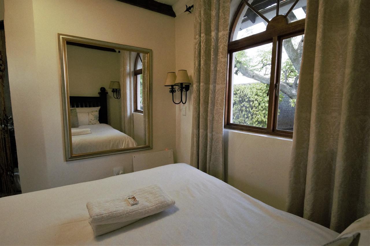 Blue Mango Lodge Kempton Park Exterior photo
